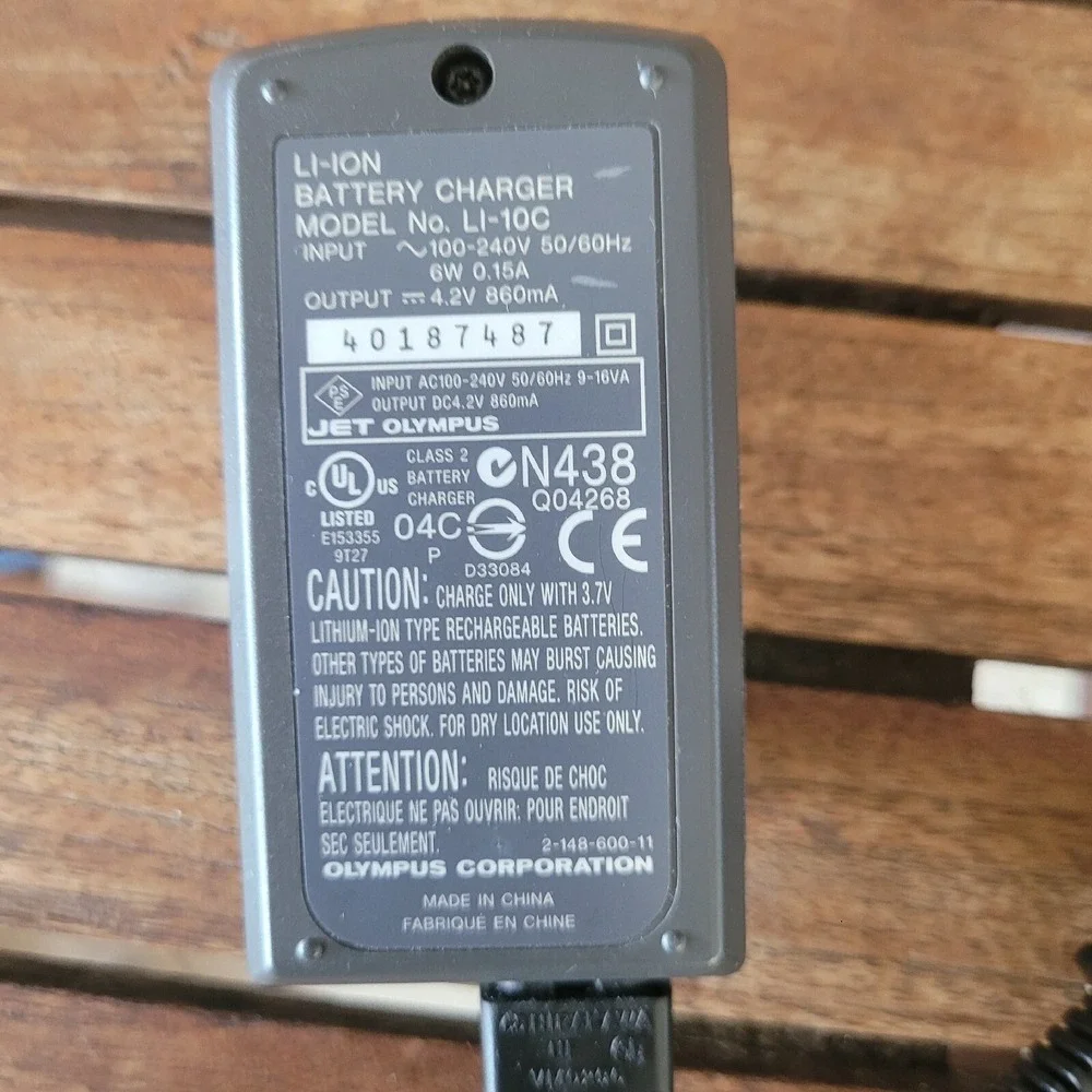 Olympus LI-10C‎ Li-ion Battery Charger for Camedia Stylus FE-series cameras